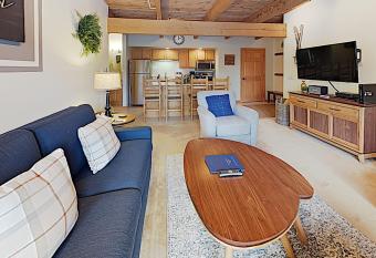 Timberline Condominiums 1 Bedroom Deluxe Unit A2B allows 18 year olds to book a room