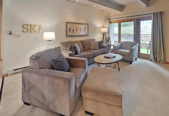 Timberline Condominiums 1 Bedroom Deluxe Unit A2G allows 18 year olds to book a room