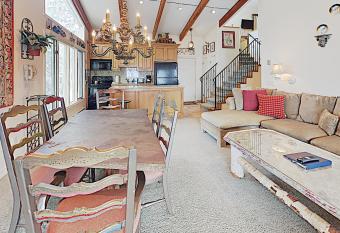 Timberline Condominiums 2 Bedroom plus Loft 3 Bath Premier Unit A3A allows 18 year olds to book a room