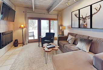 Timberline Condominiums 1 Bedroom Deluxe Unit B1B allows 18 year olds to book a room