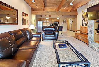 Timberline Condominiums 1 Bedroom Standard Unit B2B allows 18 year olds to book a room