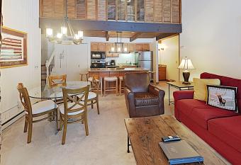 Timberline Condominiums 1 Bedroom plus Loft Deluxe Unit B3G allows 18 year olds to book a room