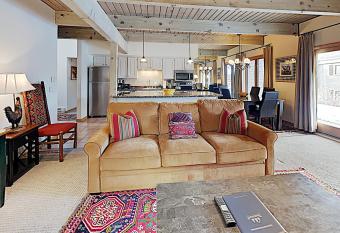 Timberline Condominiums 3 Bedroom Deluxe Unit C1A allows 18 year olds to book a room