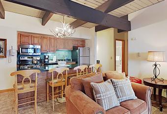 Timberline Condominiums 1 Bedroom Standard C2C allows 18 year olds to book a room