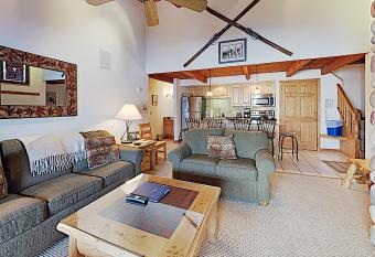 Timberline Condominiums 1 Bedroom plus Loft Deluxe Unit C3B allows 18 year olds to book a room