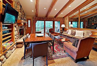 Timberline Condominiums 2 Bedroom plus Loft 3 Bath Deluxe Unit C3H allows 18 year olds to book a room