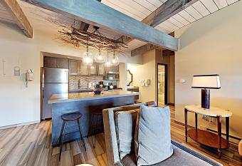 Timberline Condominiums 1 Bedroom Premier Unit D2B has Balcony rooms