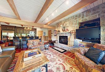 Timberline Condominiums 2 Bedroom Deluxe Unit D2D has Balcony rooms