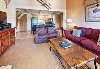 Timberline Condominiums 1 Bedroom Loft Deluxe Unit D3B has Balcony rooms