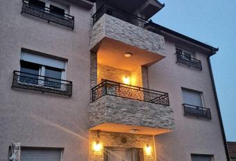 Sreckovic Apartmani 2 has Balcony rooms