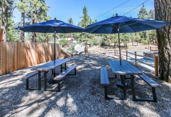 Cottage 6 Black Bear Walking Distance Lake, Village and Forest has Smoking rooms