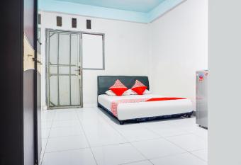 Pondok Elite 888 allows 18 year olds to book a room
