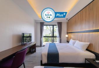 Gate43 Airport Hotel has Balcony rooms