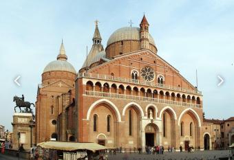 HOME ALTINATE has Balcony rooms