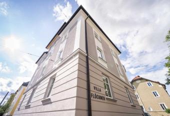 Villa Fl  ckner Bed & Breakfast has Balcony rooms