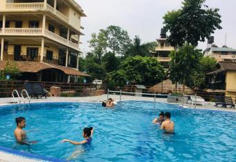 Hotel Riverside with Swimming pool has Balcony rooms