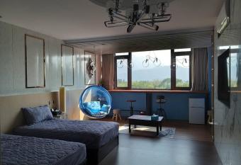 Jiji Wu Homestay has Balcony rooms