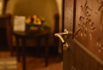 Casa Broadway-A Boutique Hotel allows 18 year olds to book a room