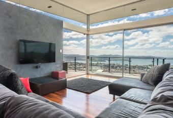 Hobart View has rooms with a private hot tub