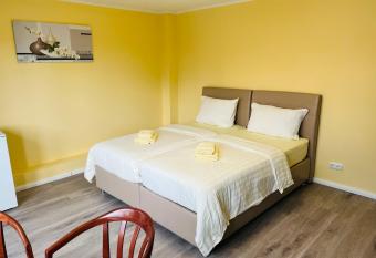 M&M Hotel - Neu Wulmstorf allows 18 year olds to book a room