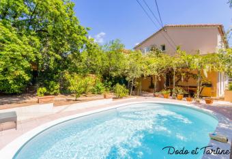 Handsome 5 bedroom house with pool - Dodo et Tartine has Balcony rooms