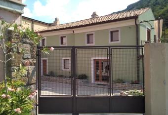 Camere B81 di Strain Neva allows 18 year olds to book a room