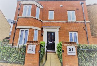 Short Stays, Beautiful Serviced Accommodation Bicester has Balcony rooms