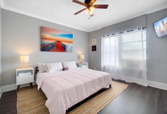 Modern Westshore Apartment has Balcony rooms