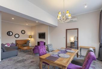 Hotel Mikulski allows 18 year olds to book a room