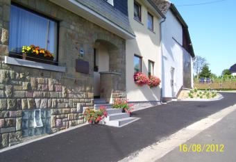 Ferienhaus Neuville in ruhiger Lage has Balcony rooms