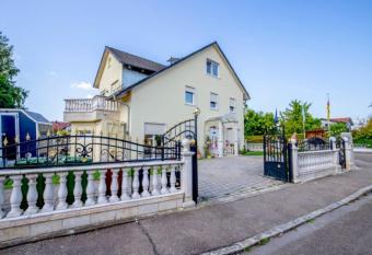 Villa Prince, f  r Handwerker auch langfristig, n  he Ingolstadt allows 18 year olds to book a room