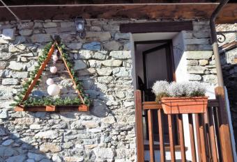 Lo Gnomo sotto al Glicine has Balcony rooms