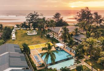 Foxoso LA Beach Resort, Morjim allows 18 year olds to book a room