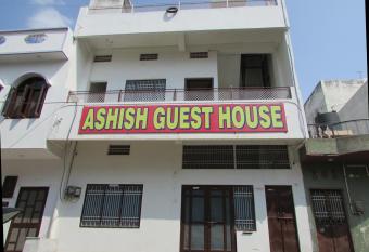 Ashish Guest House, Goverdhan Vilas allows 18 year olds to book a room