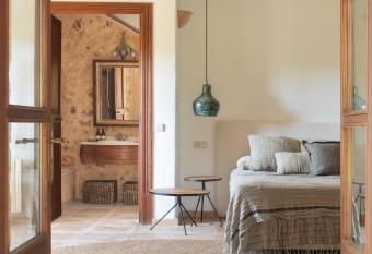 Agroturismo Son Foguer   - Adults Only allows 18 year olds to book a room