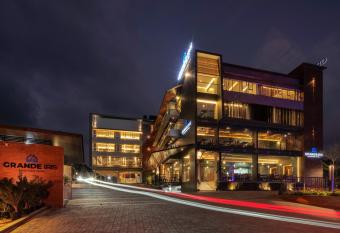 GRANDE IRIS has Balcony rooms