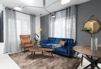 Park Ave Miami Beach allows 18 year olds to book a room