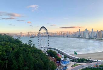 Lindo Apto no Terra  os da Rainha has Balcony rooms