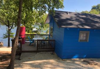 Lakeshore Fishing Cabin #5 has Balcony rooms