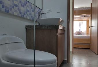 APARTAMENTO VACACIONAL EN RICAURTE - PUERTO AZUL has Balcony rooms