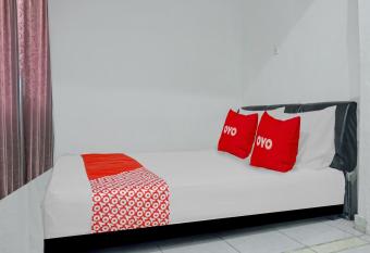 SPOT ON 90117 Anugrah Homestay allows 18 year olds to book a room