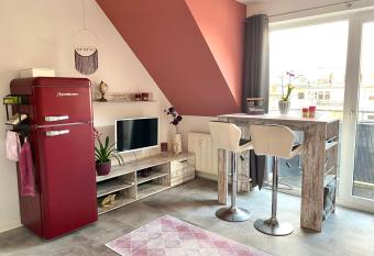 Eigenes Apartment im Herzen der Stadt mit Balkon und WLAN II allows 18 year olds to book a room