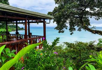 Las Cotingas Ocean View allows 18 year olds to book a room