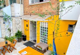 Lamparina Hostel allows 18 year olds to book a room