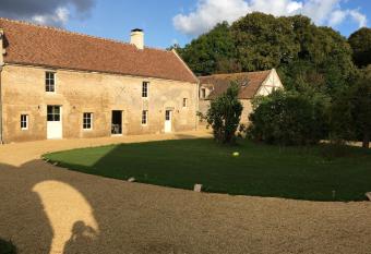 Les Granges Pelloquin allows 18 year olds to book a room