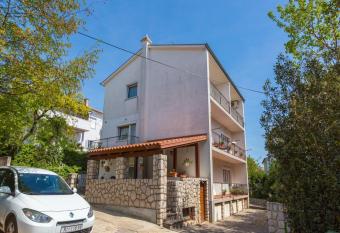 Apartments Iva has Balcony rooms