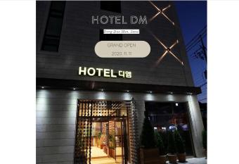 Hotel DM allows 18 year olds to book a room