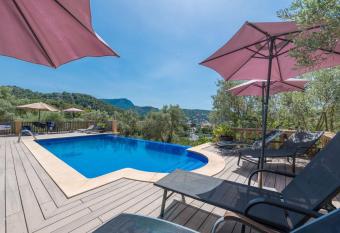 Can Baixo has Balcony rooms