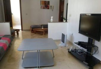 KZA Studio Apt full city center & 5min to Beach allows 18 year olds to book a room