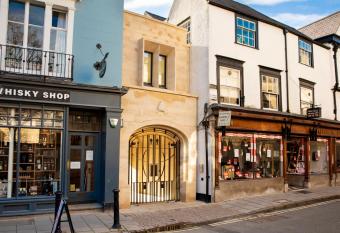 Turl Street Mitre allows 18 year olds to book a room